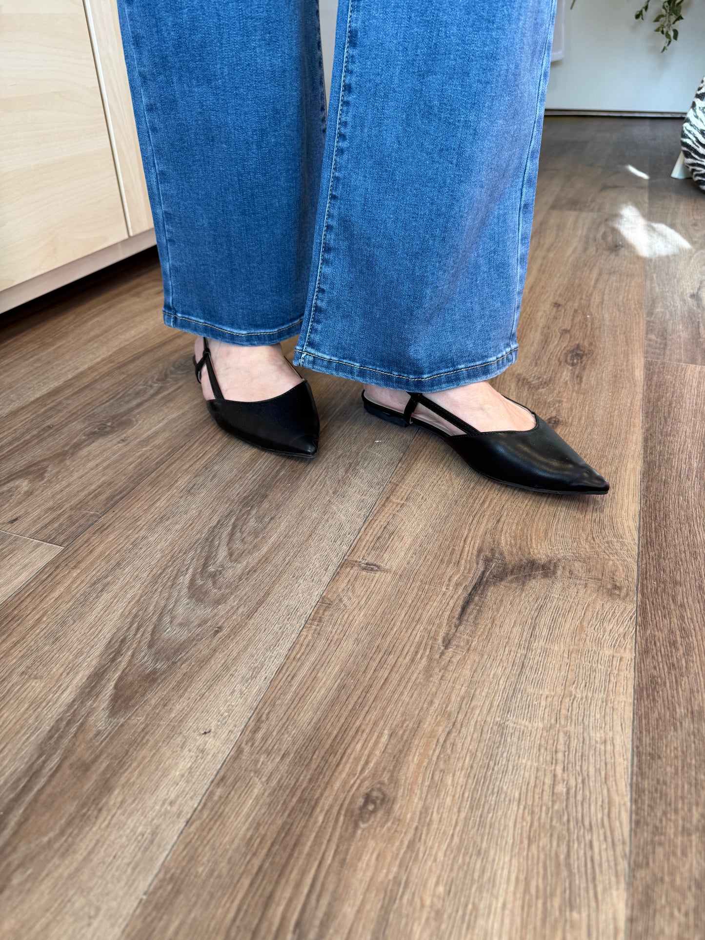Tania Slingback, Svarta