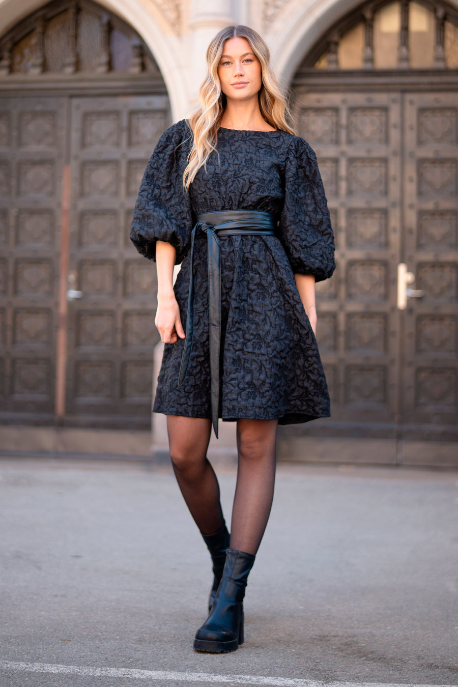 BELORA KLÄNNING SVART