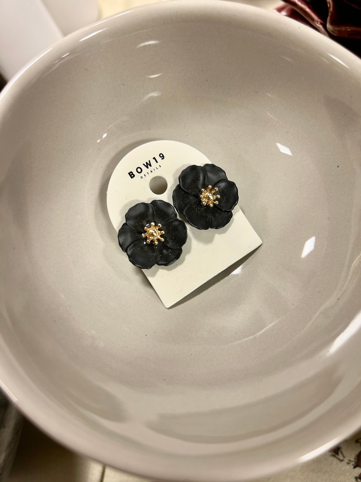 FLOWER SMALL EARRINGS Black