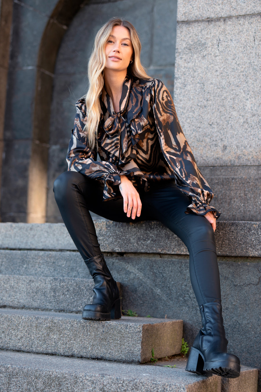 CHIARA BLOUSE DARK CHOCLATE/BLACK/SAND