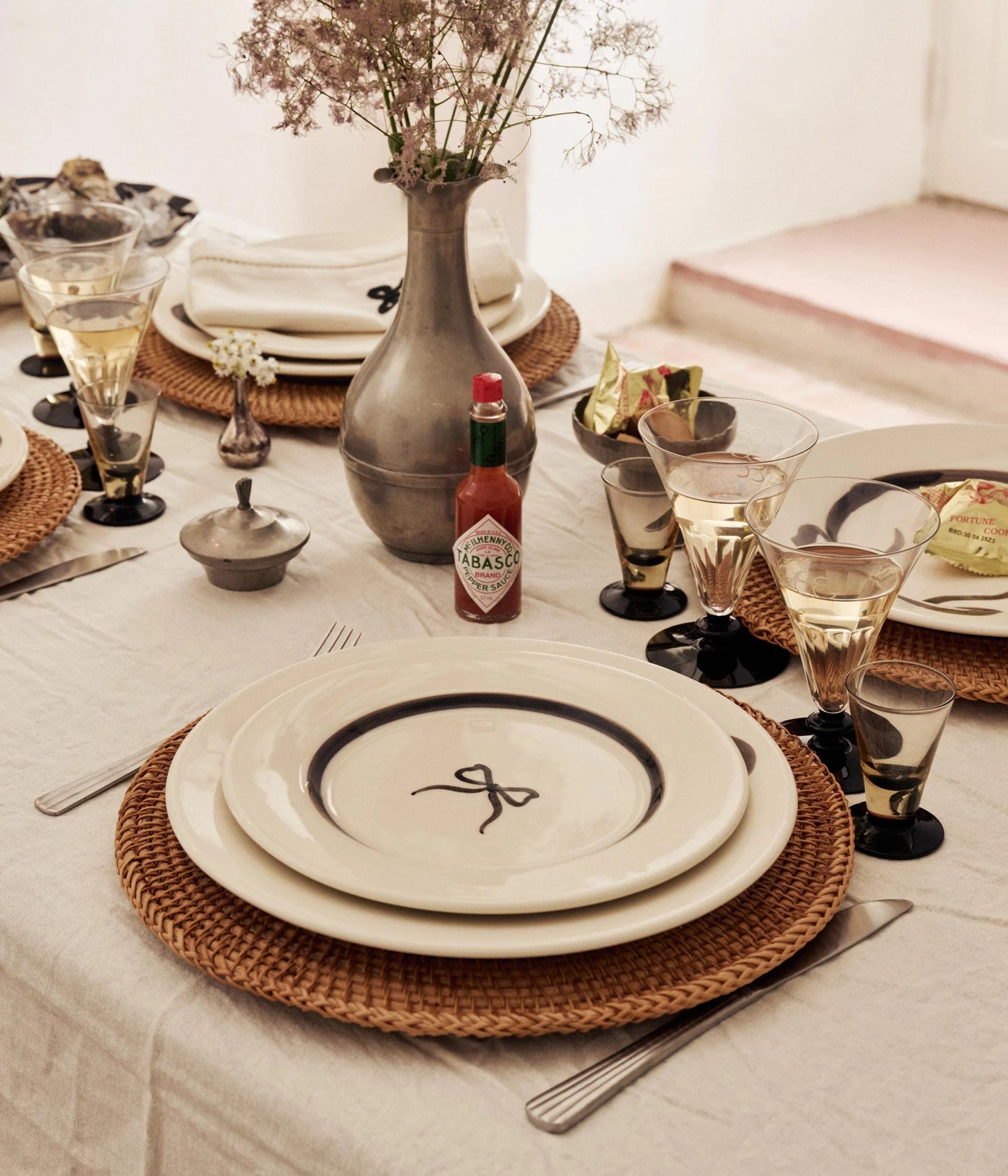 Bow Assiett Svart, 22cm