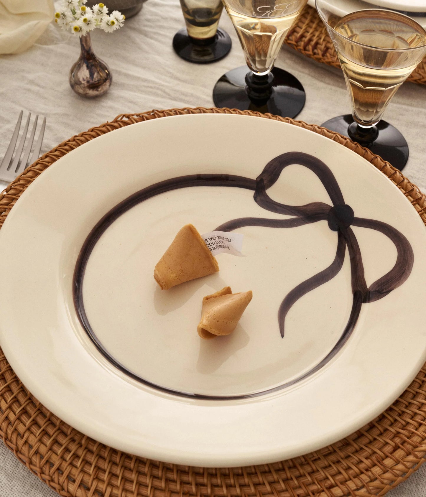 Bow Tallrik Svart, 28cm