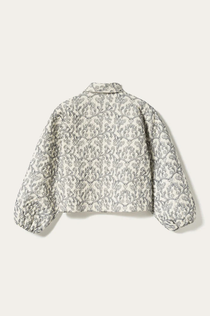 Noella Mariam Jacka, Benvit / Svart