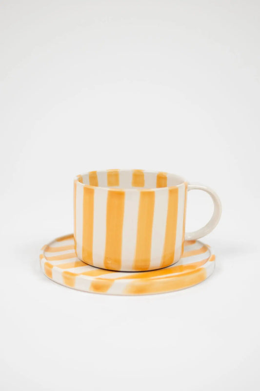 Monica Kopp med fat, Gul