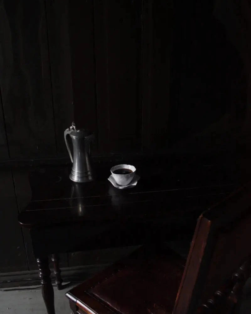 Claire Kopp med fat, vitt