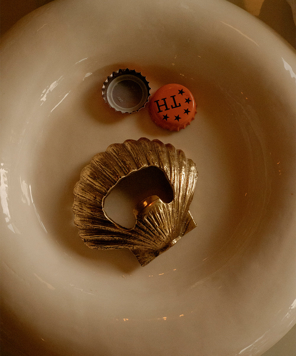 Scarlett Shell, Flasköppnare