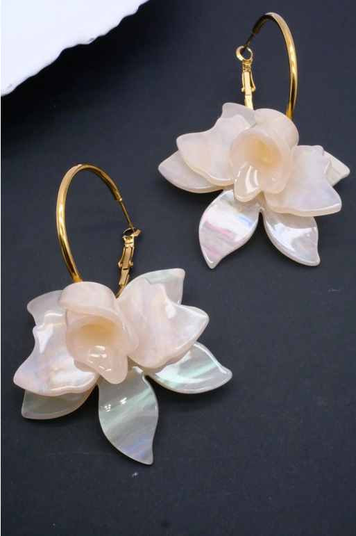 Örhängen med blomma, Beige