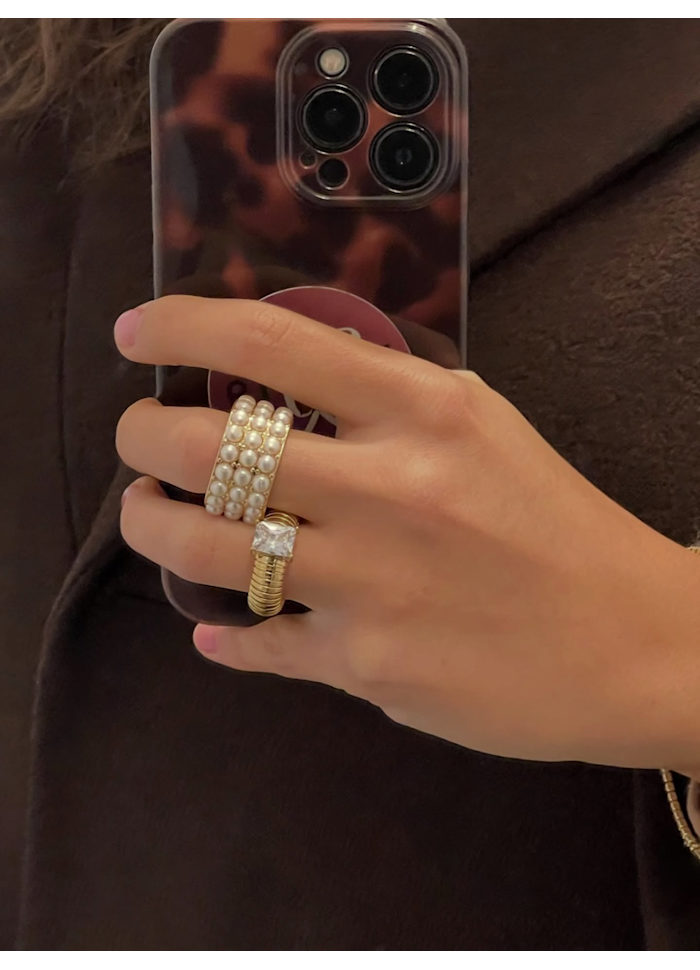 Vivianne Square Ring, vita Pärlor
