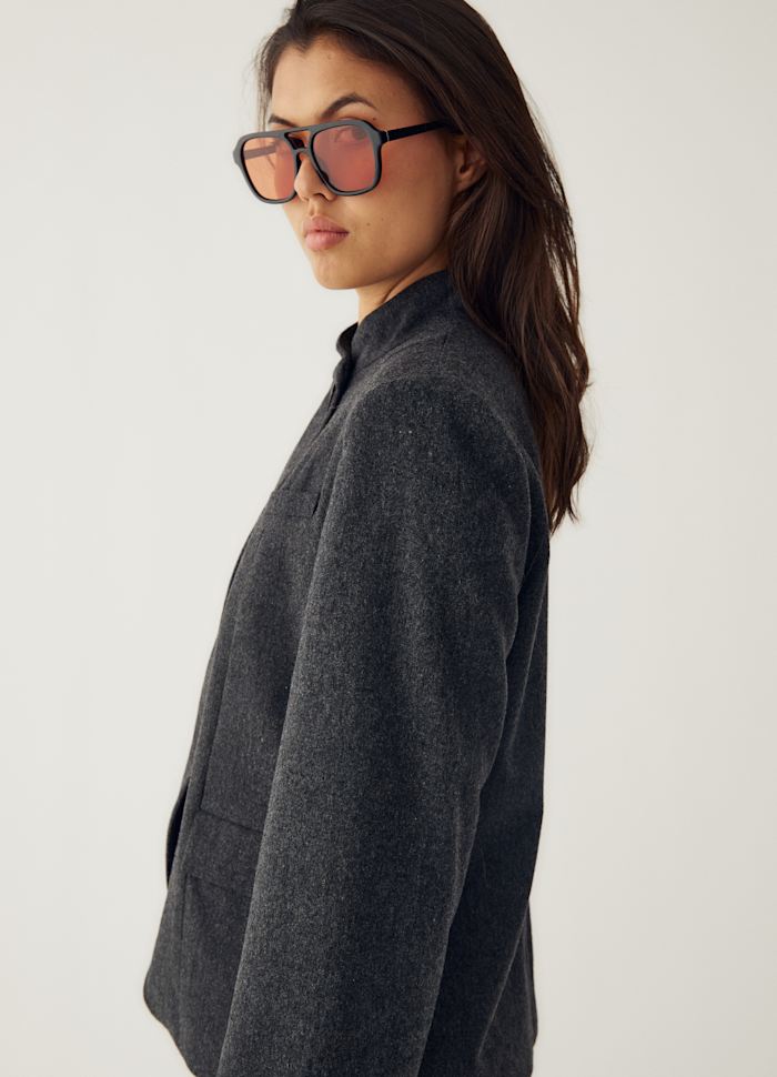Noella Monique Blazer, Mörkgrå