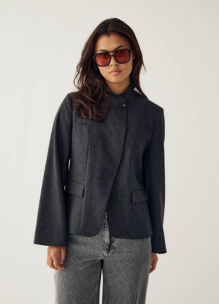 Noella Monique Blazer, Mörkgrå